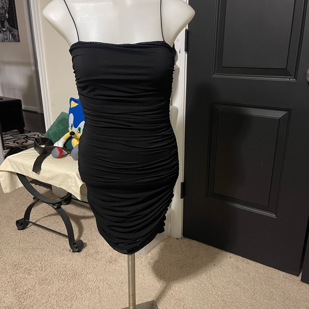 Elegant Black Ruched Dress - Picture 5 of 7